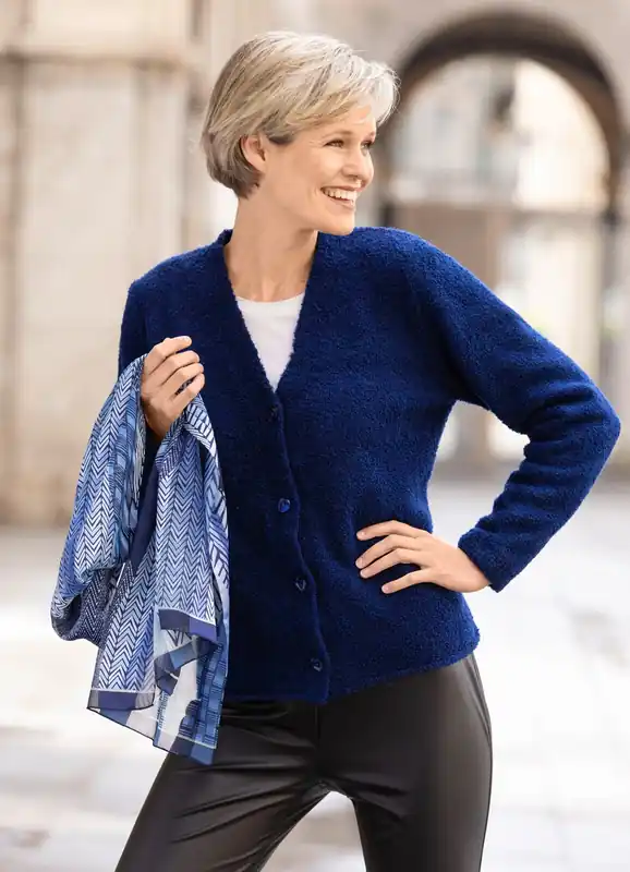 Letzte Chance Strickjacke in flauschiger Boucléqualität